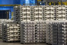 Фото - Bloomberg: США рассматривают полный запрет алюминия из России