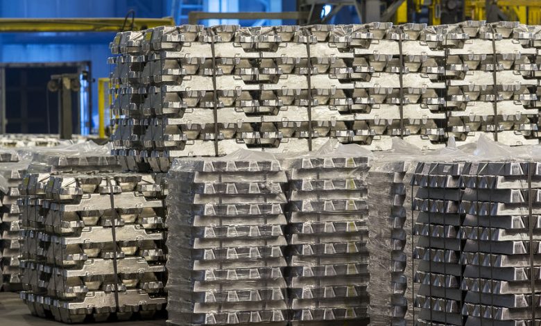 Фото - Bloomberg: США рассматривают полный запрет алюминия из России